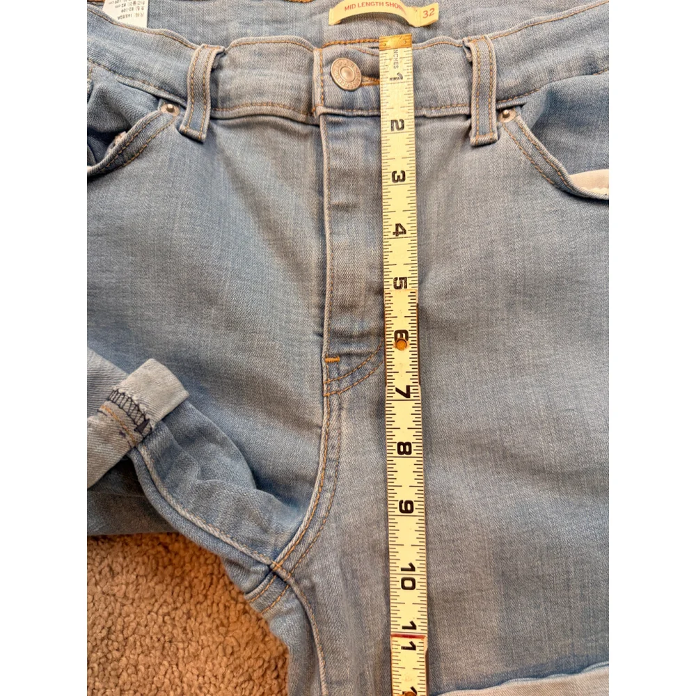 Women's Levi's Light Blue Mid Length Jean Shorts Sz 32 Normcore Y2K 90s inspired